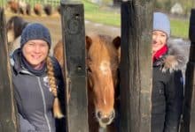 Die Chefin Britta und ihre Schwiegertocher Maxi (von links nach rechts)