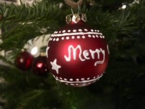 Ein geschmückter Weihnachtsbaum gehört zu Weihnachten wie der Adventskranz.
